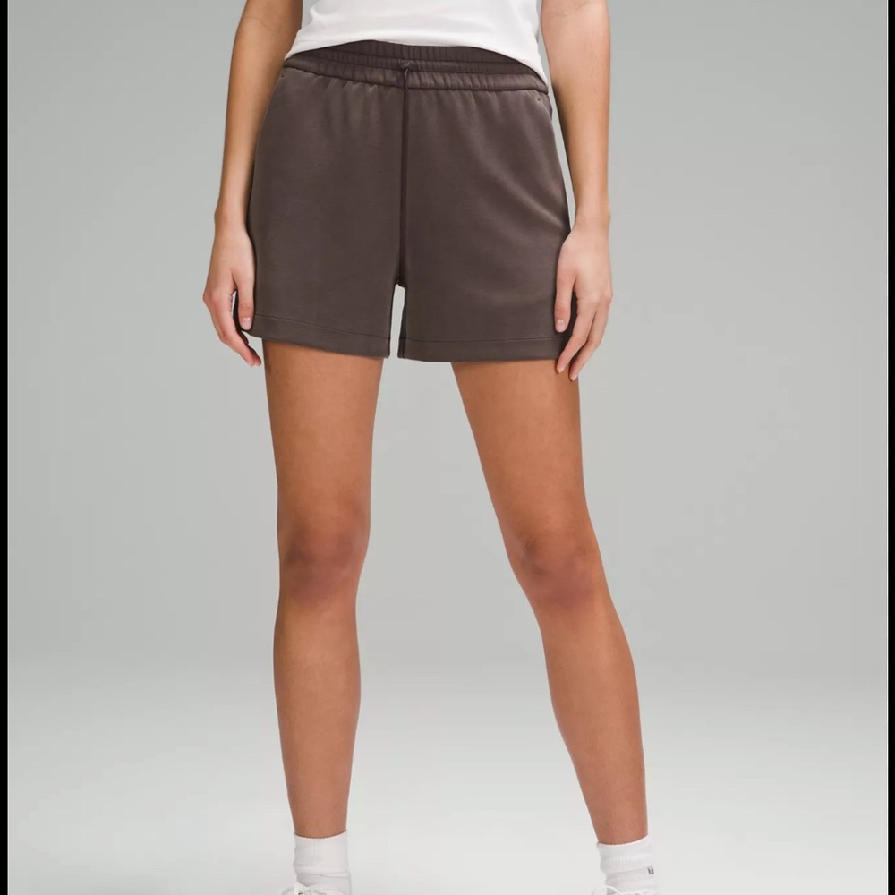 NWOT Lululemon Softstreme High-Rise Short 4 Inch espresso 10 RARE SOLD OUT